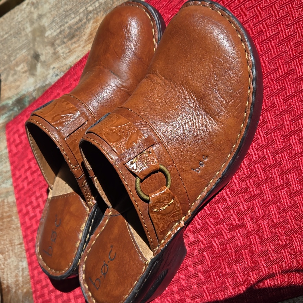B.O.C. Tan heeled Mule Clogs sz.10 EUC      (BIN 006)